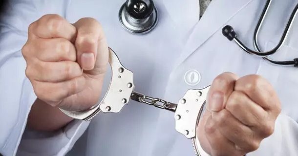الحبس النافذ لطبيب وحارسي أمن خاص بالمستشفى الجهوي لبني ملال بسبب الرشوة