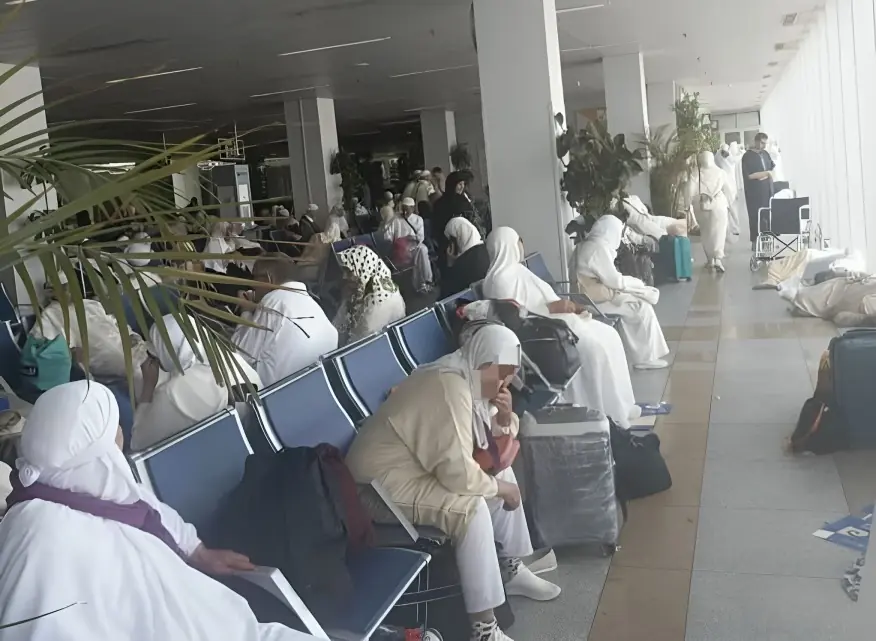قنصلية المغرب بجدة تدخل على خط قضية المعتمرين العالقين بالسعودية
