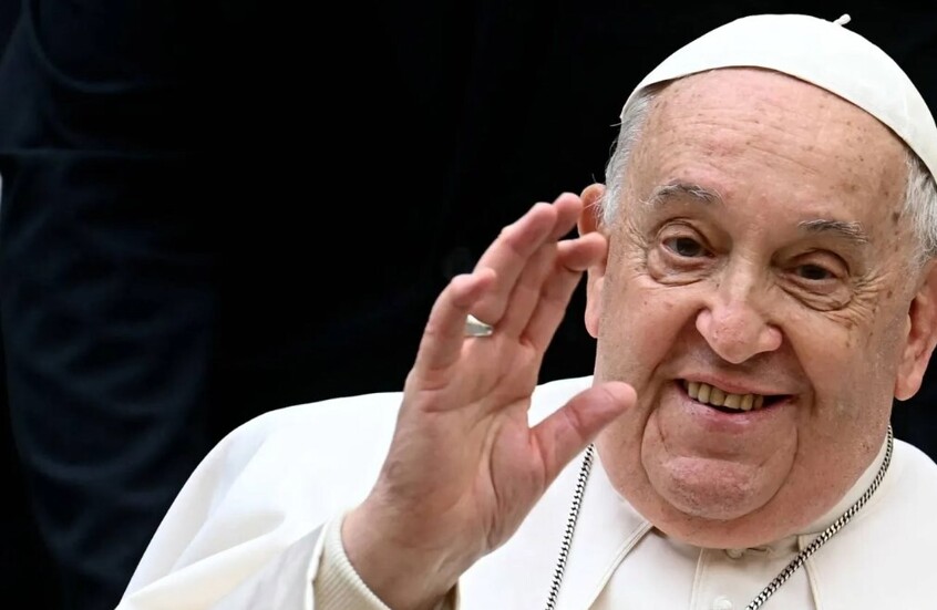 الفاتيكان: البابا فرنسيس توفي بجلطة دماغية