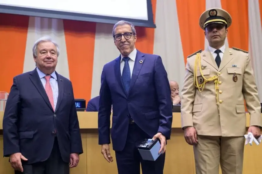 الأمين العام للأمم المتحدة أنطونيو غوتيريش يكرم جنديا من القوات المسلحة الملكية لقي حتفه خلال عمليات حفظ السلام الأممية