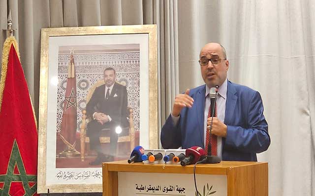 الإعلامي والكاتب الجزائري أنور مالك يقدم بالرباط كتابه 