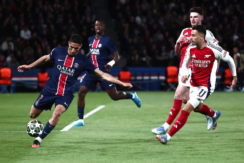 حكيمي  يسجل ويقود باريس سان جيرمان للتأهل إلى نهائي دوري الأبطال على حساب الأرسنال