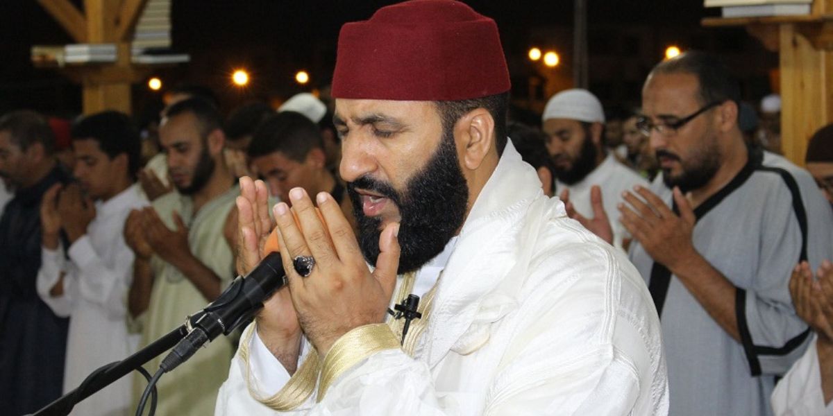 وداعًا لصوت الخشوع.. الشيخ عبد العزيز الكرعاني في ذمة الله