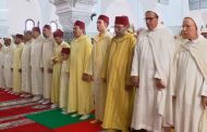 أمير المؤمنين يؤدي صلاة عيد الأضحى المبارك بمسجد الحسن الثاني بتطوان ويتقبل التهاني بهذه المناسبة السعيدة