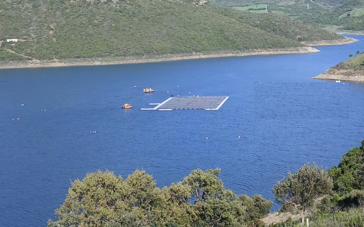 وضع ألواح شمسية عائمة فوق سد طنجة المتوسط.. للتقليل من تبخر المياه وإنتاج طاقة نظيفة