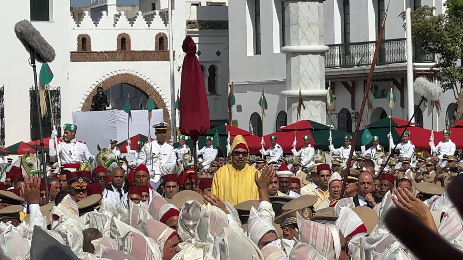 أمير المؤمنين الملك محمد السادس يترأس حفل الولاء بالقصر الملكي بتطوان