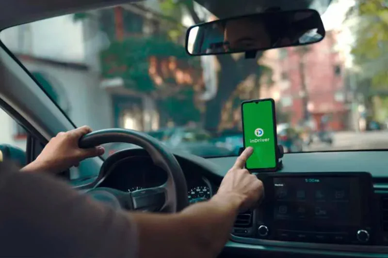 وزير الداخلية يُحذِّر من تطبيقات النقل: نشاط غير مرخص يُعاقب عليه القانون