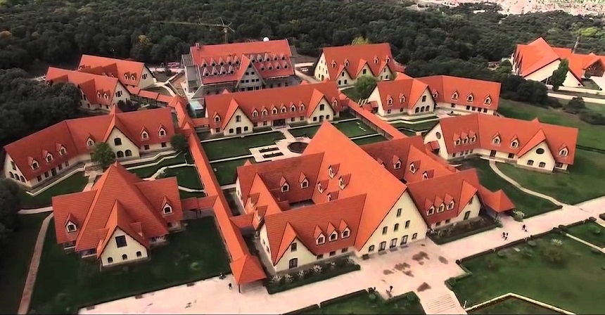 جامعة الأخوين بإفران تدخل نادي النخبة الأمريكية.. أول عضو دولي في تحالف تعليمي مرموق