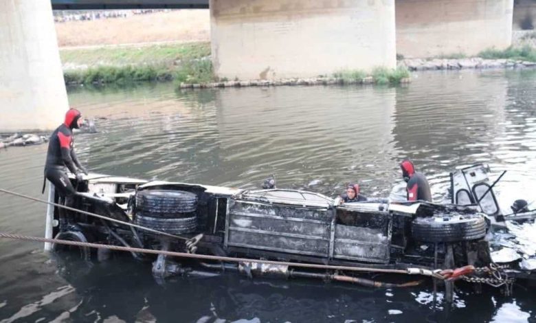 سقوط حافلة من أعلى جسر يخلف 18 قتيلا والعديد من المصابين بالجزائر