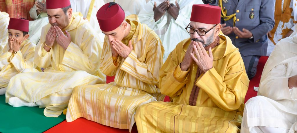 أمير المؤمنين يؤدي صلاة عيد الأضحى بمسجد أهل فاس في الرباط
