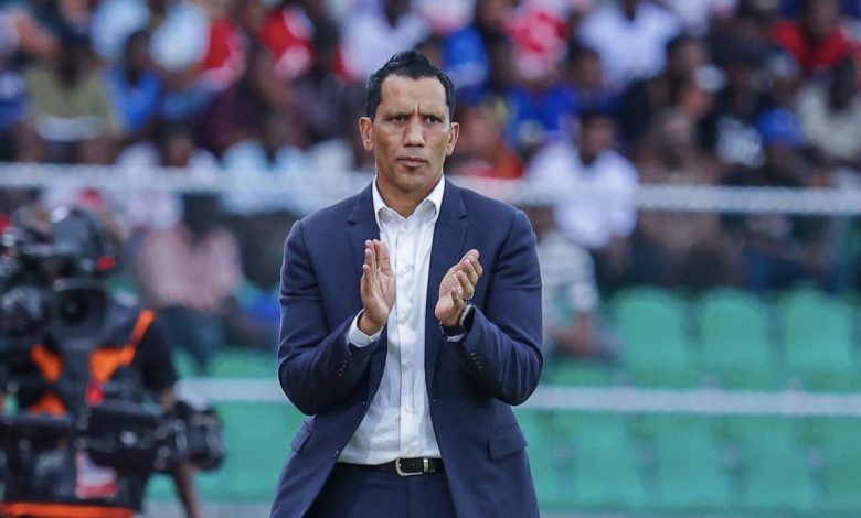 تعيين الجنوب إفريقي فادلو دافيدز مدربا جديدا للرجاء الرياضي خلفا للتونسي لسعد جردة الشابي