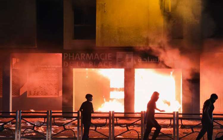 استئنافية أكادير تحكم بالسجن 10 سنوات على شاب بتهمة التخريب والاعتداء على القوات العمومية