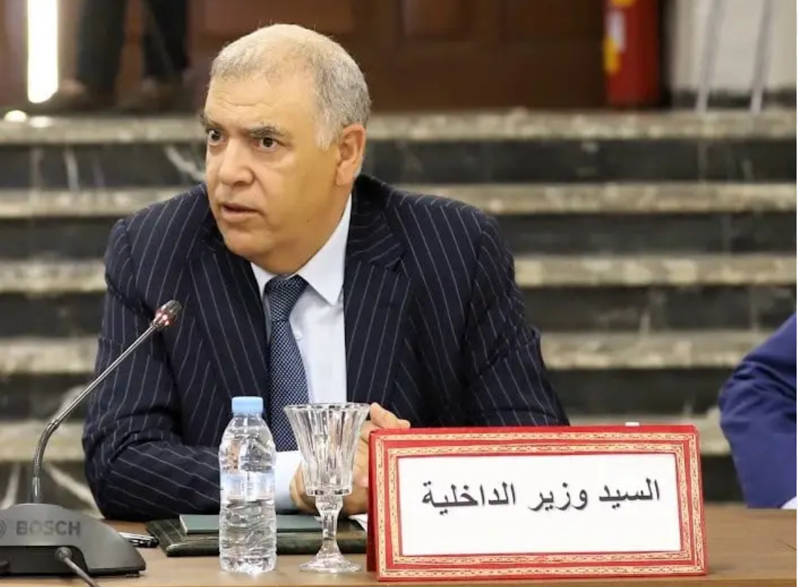 وزير الداخلية يوجه دورية للولاة والعمال لإعطاء الأولوية للتشغيل والصحة والتعليم