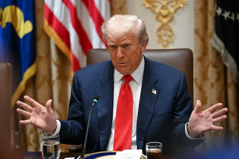 حادثة البيت الأبيض.. الرئيس الأمريكي دونالد ترامب يوقف 