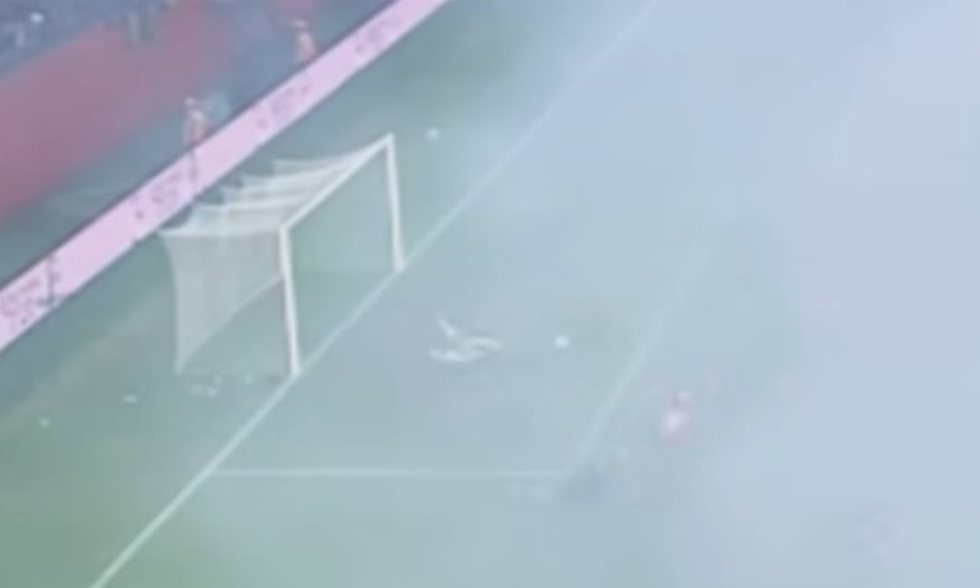 الدخان يُفسد صورة كرة القدم المغربية في الشاشات العالمية