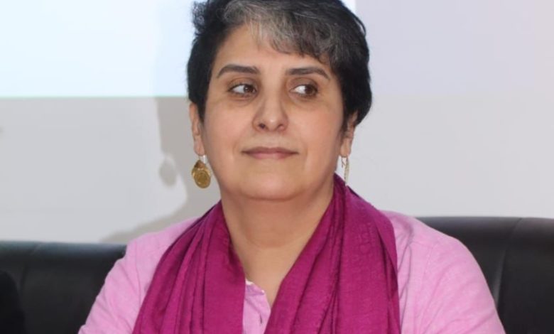 النقابة الوطنية للصحافة المغربية تُكذب الشائعات وتؤكد مكانة حنان رحاب ضمن قيادتها