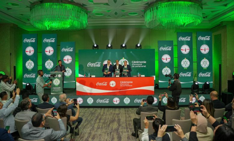 كوكاكولا المغرب تُوقع شراكة استراتيجية مع الرجاء الرياضي لدعم مسيرته الإفريقية