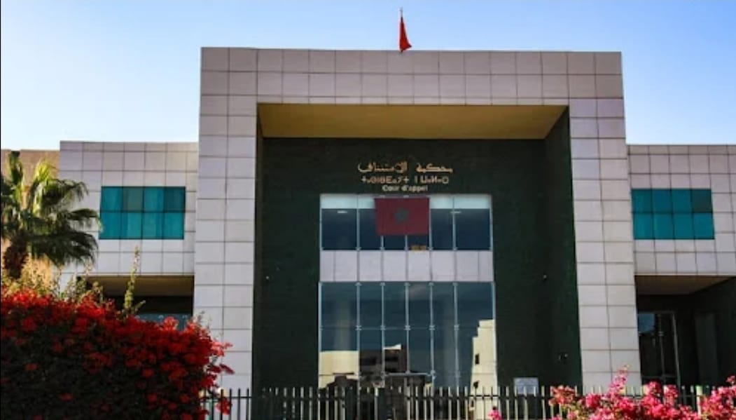 بعد سنتين من الاعتقال.. استئنافية أكادير تبرئ أستاذ تيزنيت من تهمة هتك عرض قاصر وتلغي الحكم الابتدائي القاسي