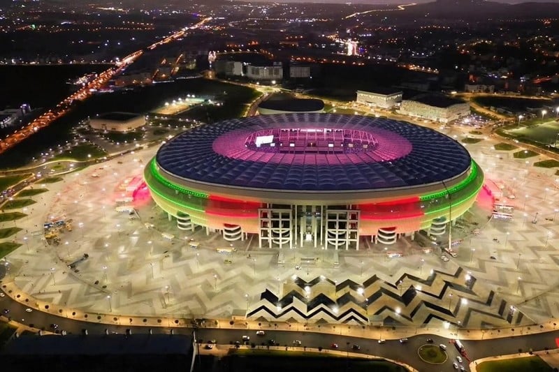صحيفة إسبانية: ملعب طنجة من أحدث المنشآت في العالم.. ومدة تسقيفه حققت رقما قياسيا عالميا