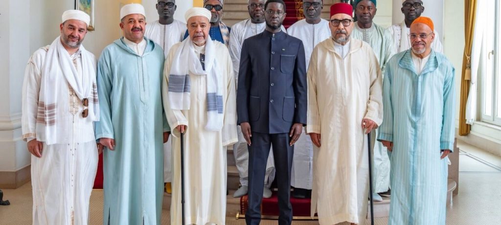 الرئيس السنغالي باسيرو ديوماي فاي يستقبل شيخ الطريقة التيجانية بالمغرب محمد الكبير