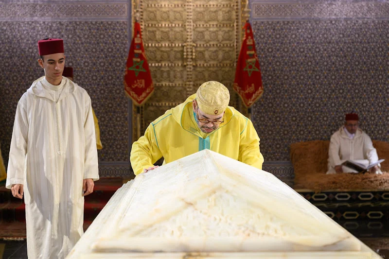 أمير المؤمنين صاحب الجلالة الملك محمد السادس يترحم على روح جلالة المغفور له الملك محمد الخامس