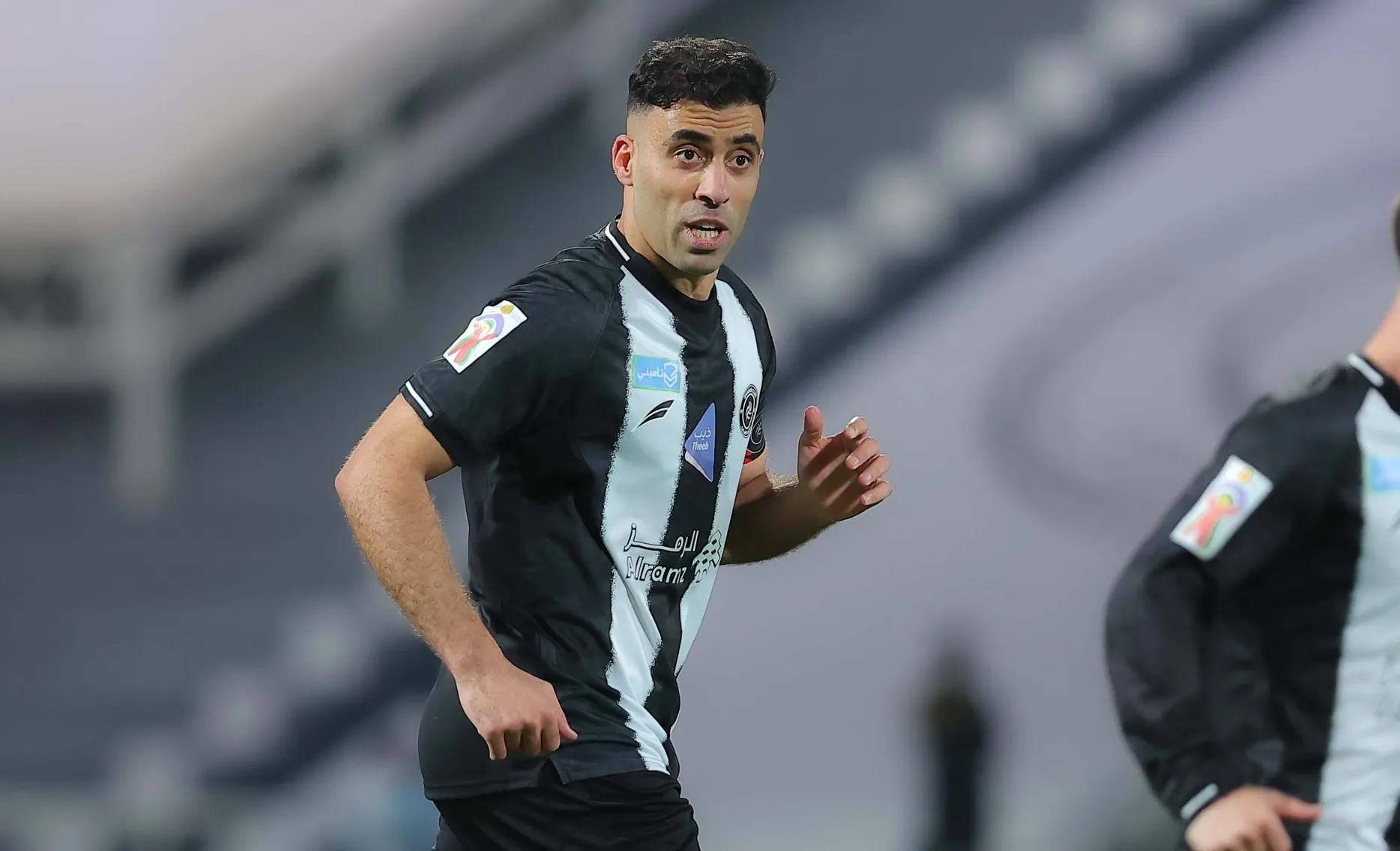 ردة فعل عبد الرزاق حمد الله بعد منعه من تنفيذ ركلة جزاء بقرار من مدربه الجزائري!