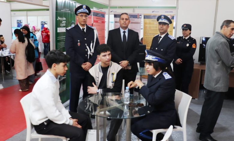 رواق مصالح الأمن الوطني يخطف الأضواء في ملتقى الإعلام والتوجيه بمدينة خريبكة
