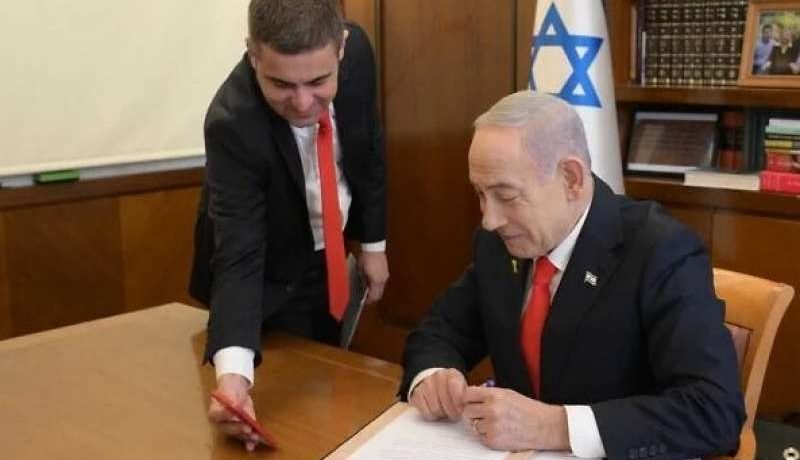 استقالة مستشار نتنياهو بعدما وصف نوابا إسرائيليين من أصول مغربية ب(القرود)