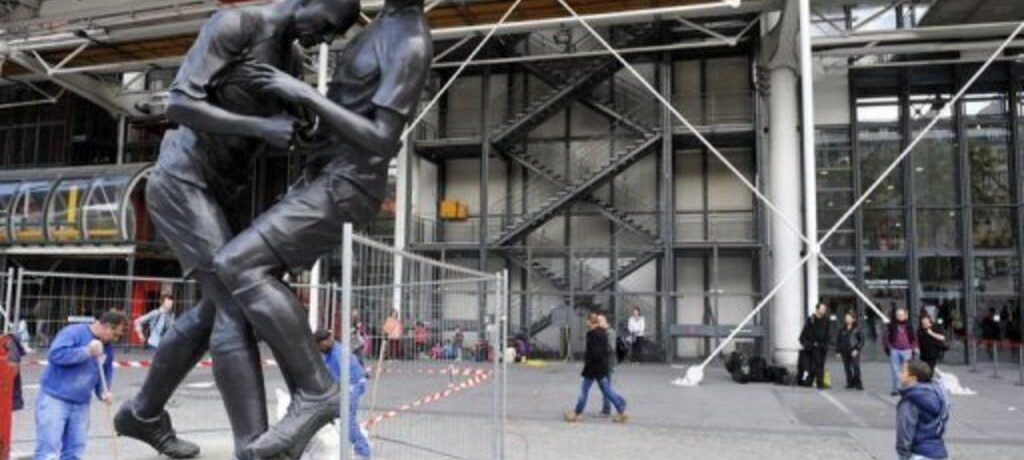 عشرون عاما مضت على 