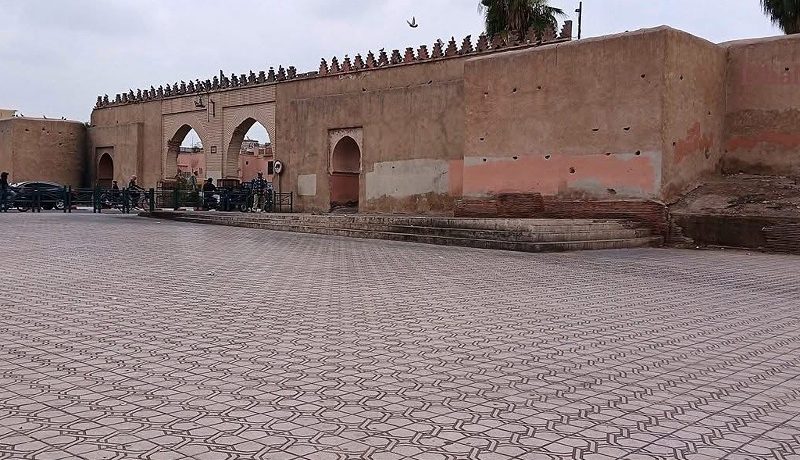 بعد واقعة إحياء طقوس دينية يهودية أمامه.. سلطات مدينة مراكش تزيل كتابات من قبل مجهولين على سور باب دكالة الشهير