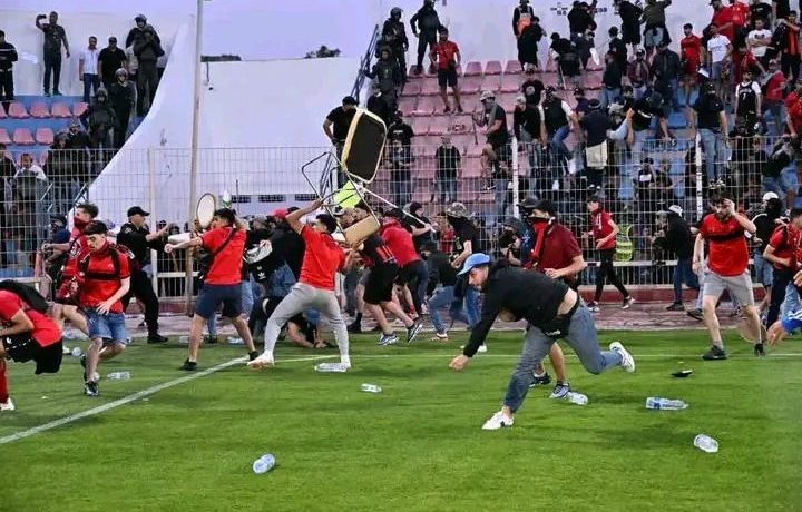 شغب جماهير اتحاد العاصمة الجزائري تكشف حقيقة العقلية التي يتمتع بها هؤلاء الأنصار