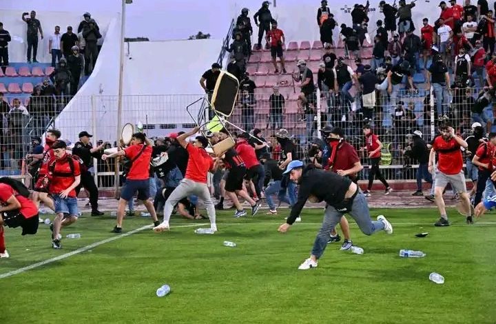 شغب جماهير اتحاد العاصمة الجزائري تكشف حقيقة العقلية التي يتمتع بها هؤلاء الأنصار