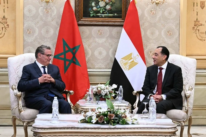 عزيز أخنوش يحل بالقاهرة على رأس وفد وزاري هام