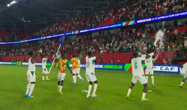 استفزازات لاعبي السنغال تشعل غضب الجماهير المغربية بعد نصف نهائي 