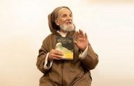 عين الشق تودع الشيخ عبد الرحمن الحاتمي بعد عقود من خدمة القرآن والإمامة
