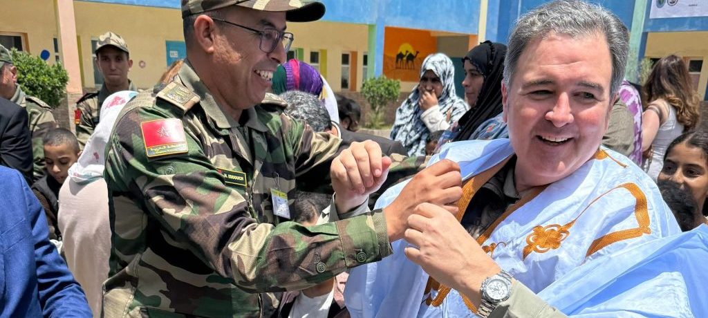 سفير أمريكا بالرباط بعد زيارته الأولى للداخلة.. منبهر بجمالية المدينة وبحفاوة الاستقبال الذي حظي به والوفد المرافق له من طرف الساكنة المحلية