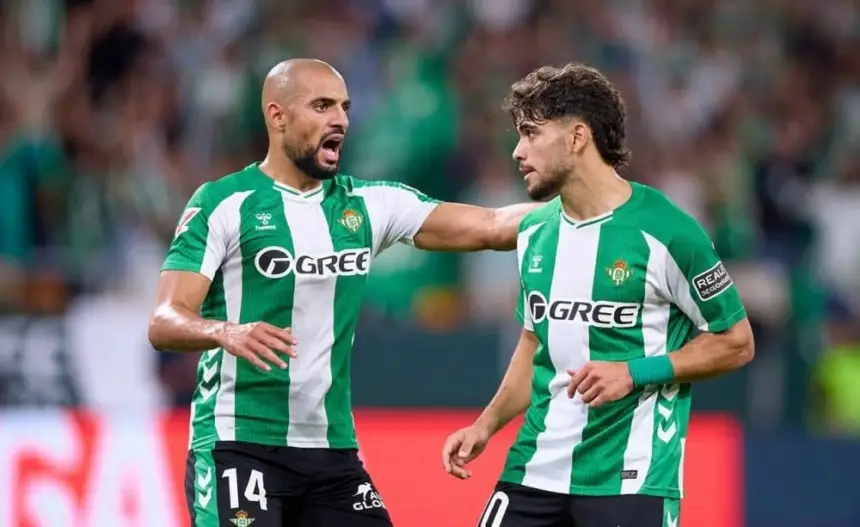 عبد الصمد الزلزولي وسفيان أمرابط يقودان ريال بيتيس إلى دوري أبطال أوروبا بعد 20 سنة من الغياب