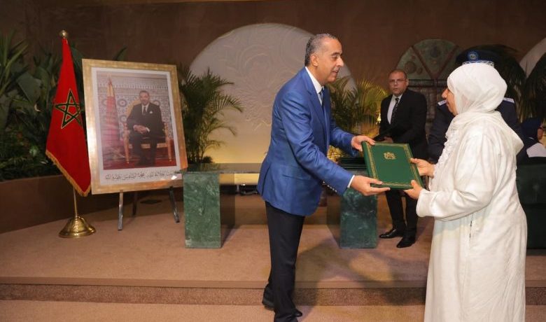 عبد اللطيف حموشي يسلم شققا لأرامل شهداء الواجب في أسرة الأمن الوطني