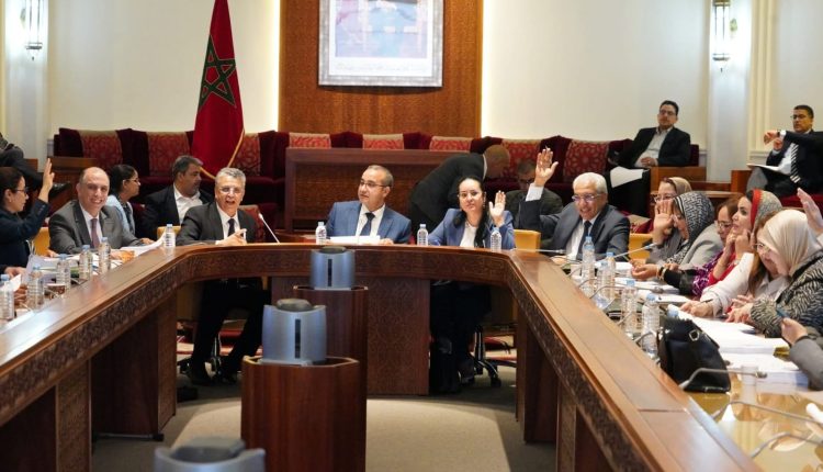 لجنة العدل والتشريع تصادق على قانون المحاماة وإبقاء شرط 