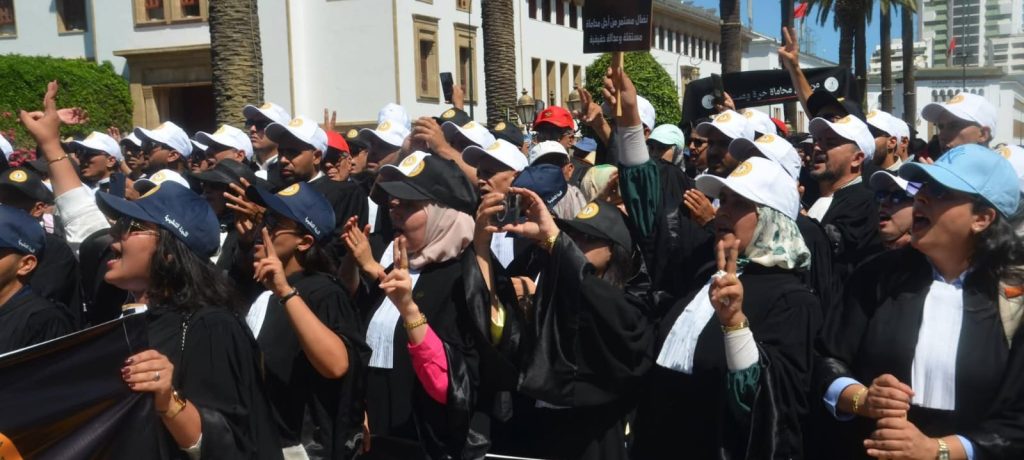 مجلس النواب يصادق على مشروع القانون رقم 66.23 المنظم لمهنة المحاماة في قراءة ثانية وسط احتجاجات المحامين