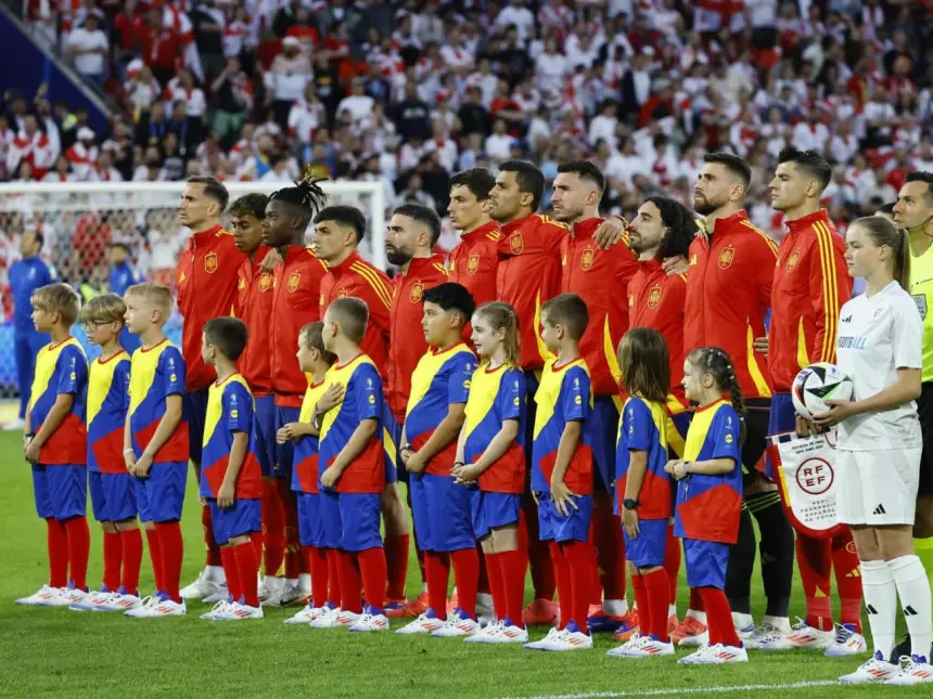 لماذا لا يردد لاعبو منتخب إسبانيا وجماهيرهم النشيد الوطني في المونديال؟!