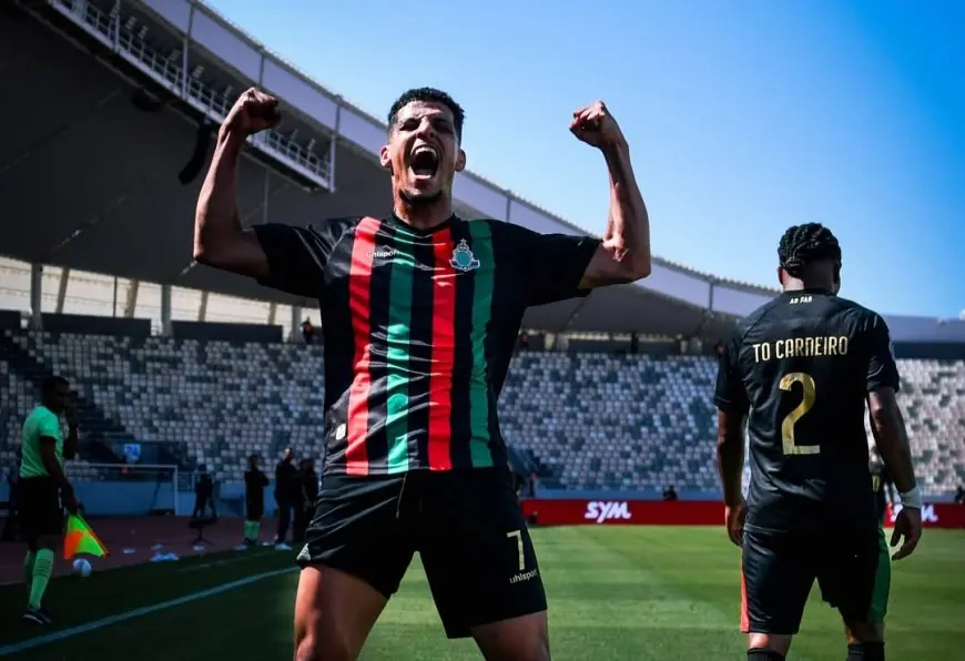 الجيش الملكي ينفرد بصدارة البطولة الاحترافية مؤقتا بعد فوزه على ضيفه الوداد الرياضي