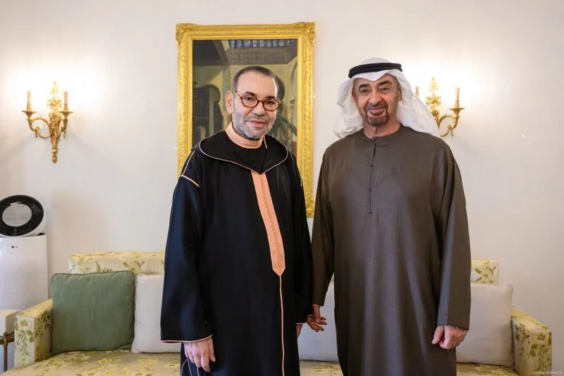 رئيس دولة الإمارات العربية المتحدة يستقبل الملك محمد السادس بمقر إقامته بالرباط