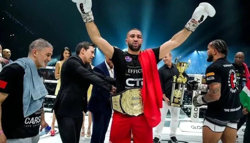الملك محمد السادس يهنئ البطل العالمي محمد توشاسي بتتوجه بطلاً للعالم في الكيك بوكسينغ