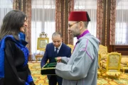 الملك محمد السادس يكرم نوال صفنضلة بوسام المكافأة الوطنية بعد إنجازها العالمي