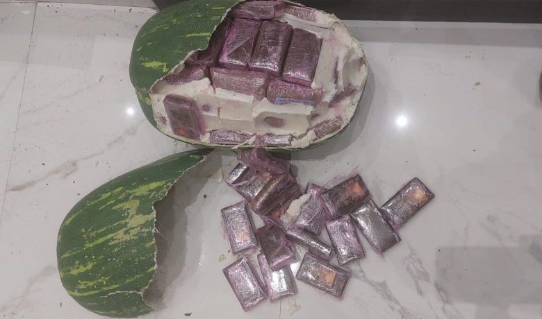 تحت غطاء فاكهة 