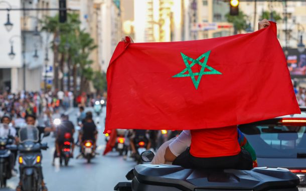 سفارة المغرب بباريس تلجأ للقضاء الفرنسي ضد جزائريين دنسوا العلم الوطني وآخرين اعتدوا على نساء يرتدين قميص 