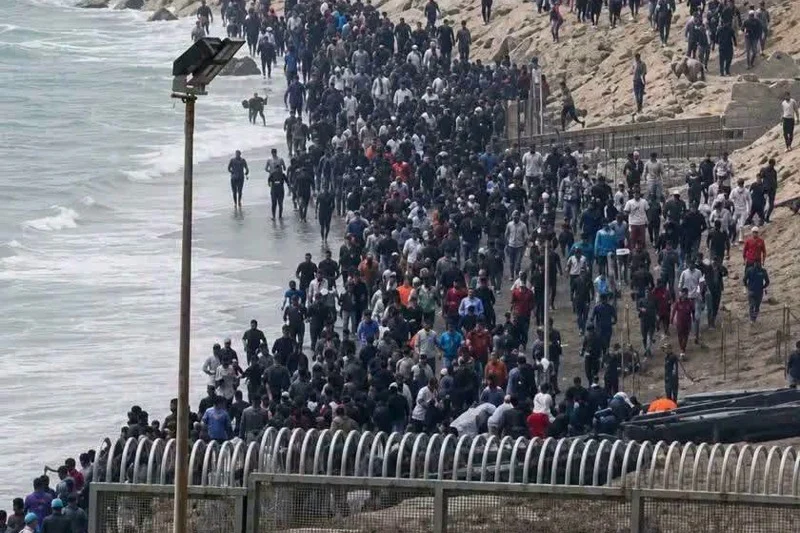 سبتة المحتلة.. 68 قتيلا و70 موقوفا بعد مأساة العبور الجماعي