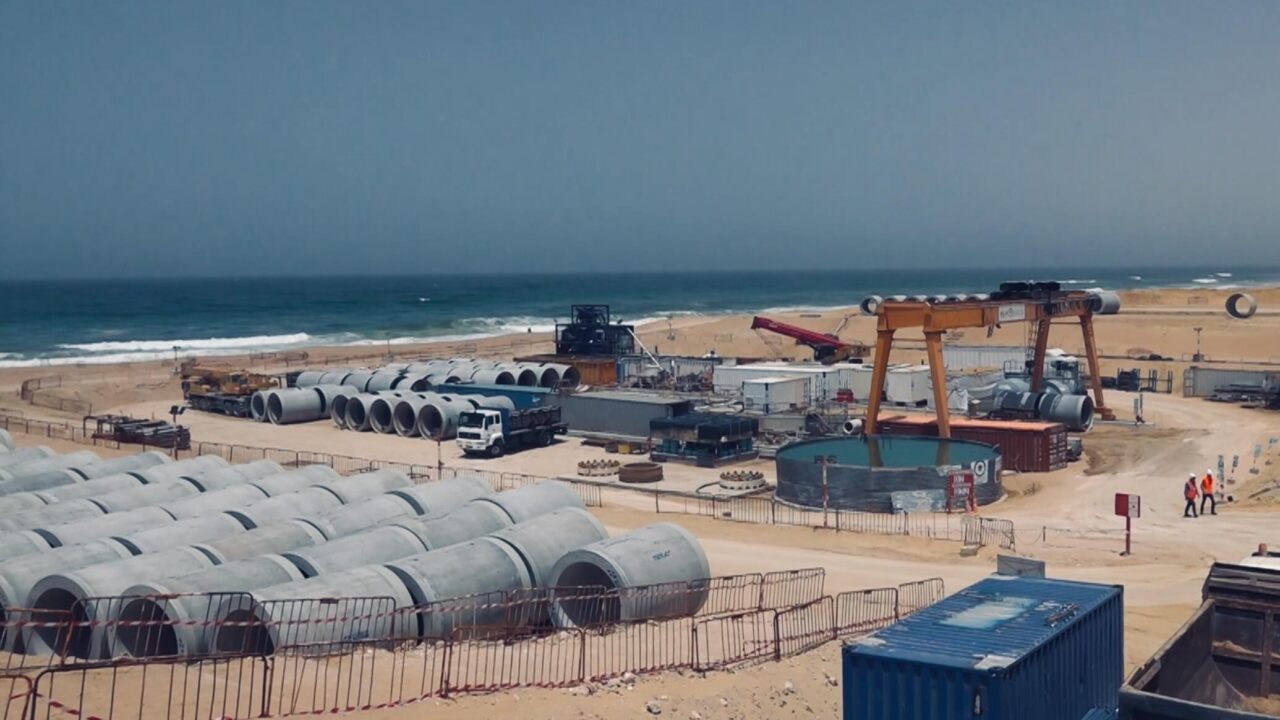 محطة تحلية مياه البحر بمدينة الداخلة تدخل مراحلها النهائية بطاقة 112 ألف متر مكعب يوميا