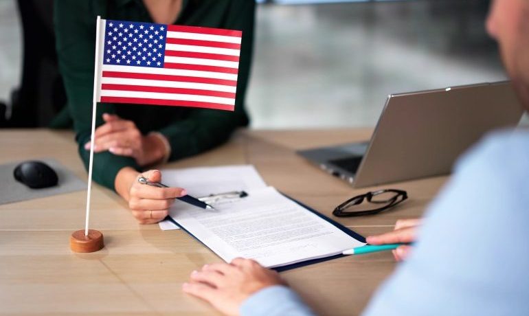 القضاء الأمريكي ينهي تعليق تأشيرات الهجرة عن المغاربة